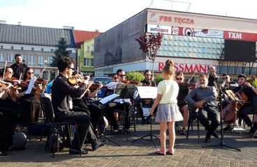 Hiszpańska orkiestra kameralna wystąpiła na placu Legionów w Wieluniu